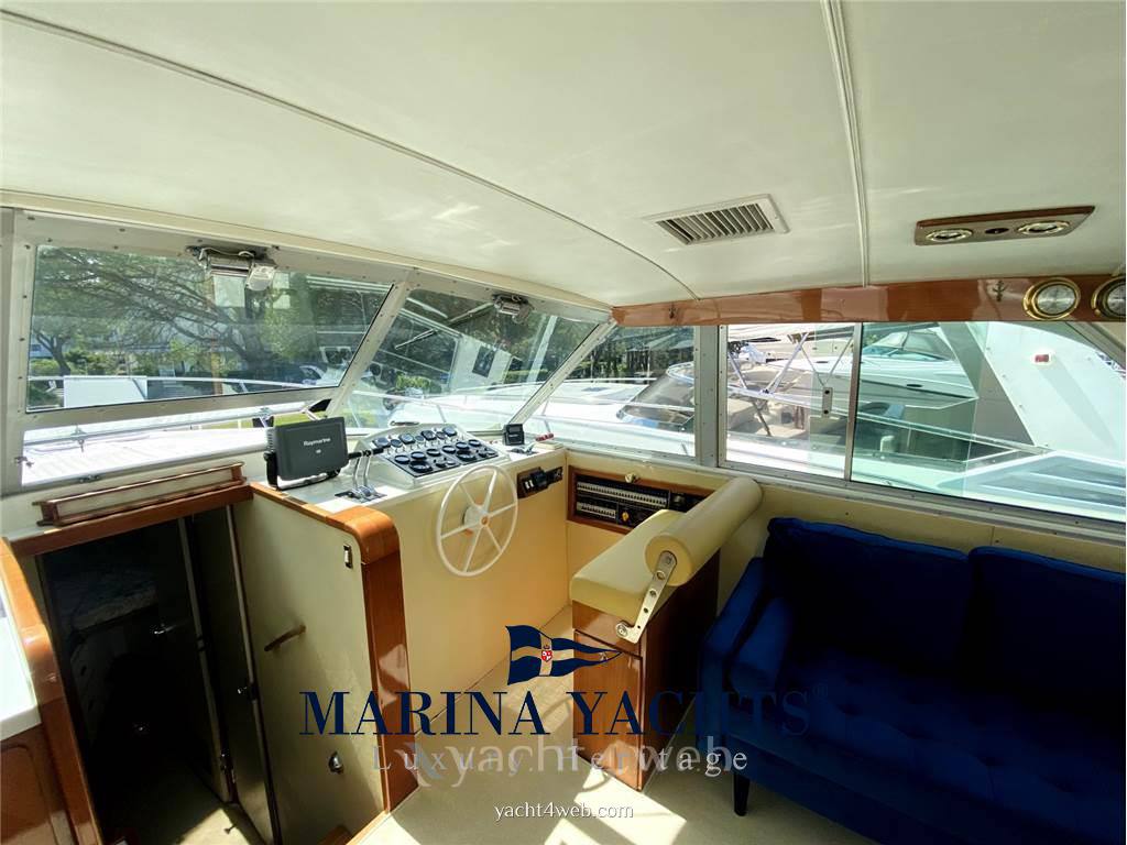Bertram yacht 35' convertible