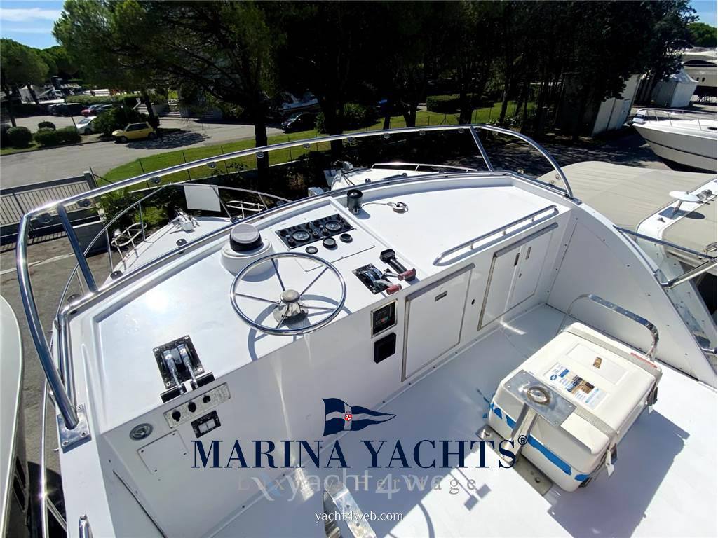 Bertram yacht 35' convertible