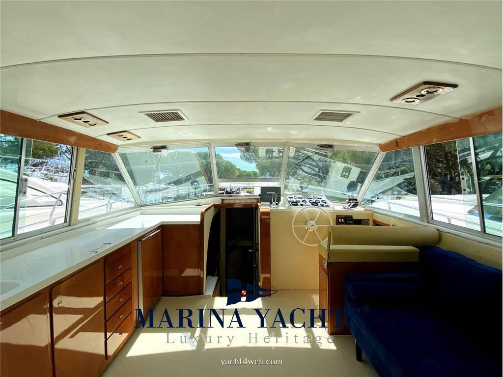Bertram yacht 35' convertible