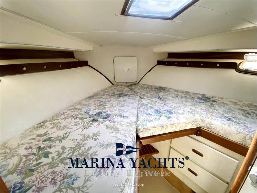 Bertram yacht 35' convertible