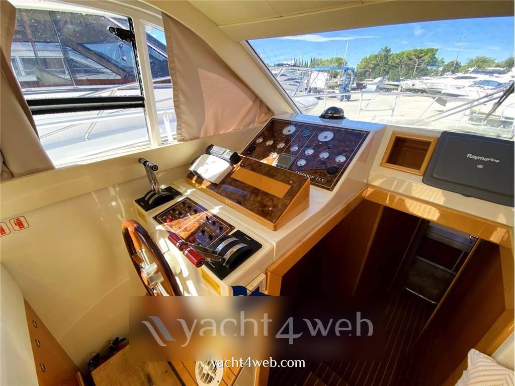 Raffaelli Typhoon 38 fly