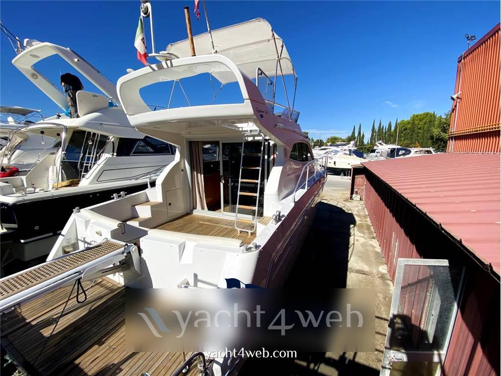 Raffaelli Typhoon 38 fly