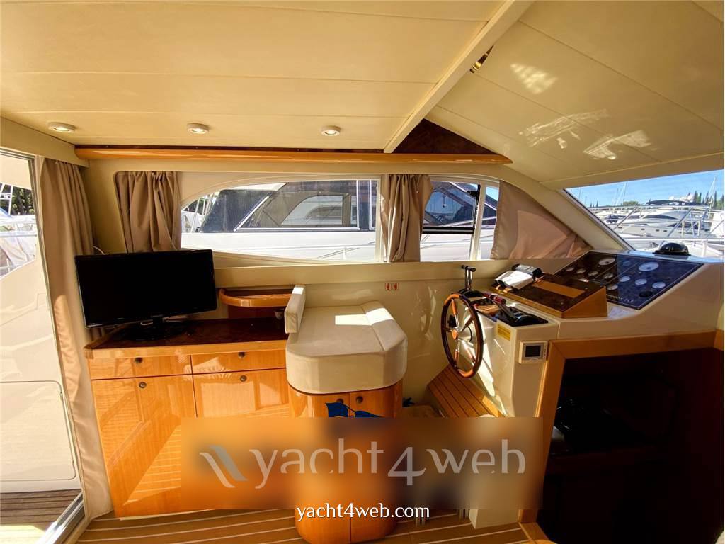 Raffaelli Typhoon 38 fly