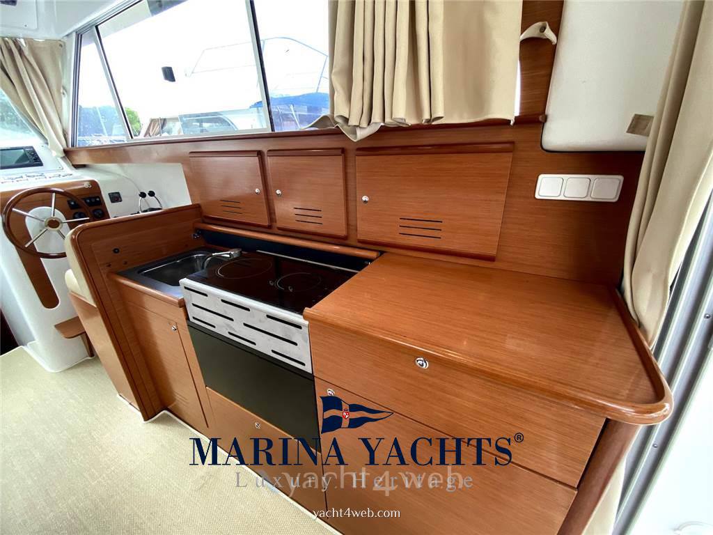 Beneteau Antares 10.80 bateau à moteur