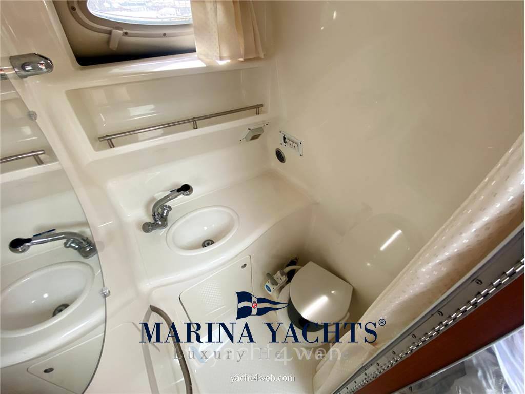 Chaparral Signature 270 Day cruiser used