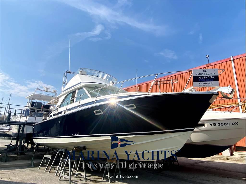 Bertram yacht 35' convertible 