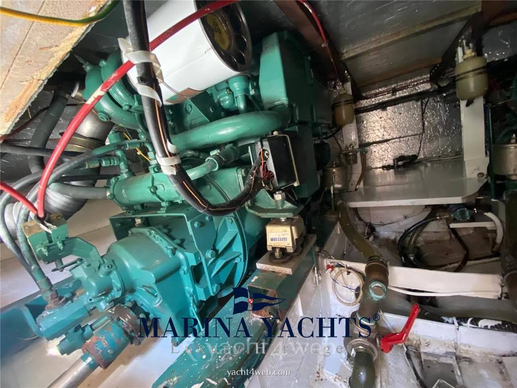 Bertram yacht 35' convertible 