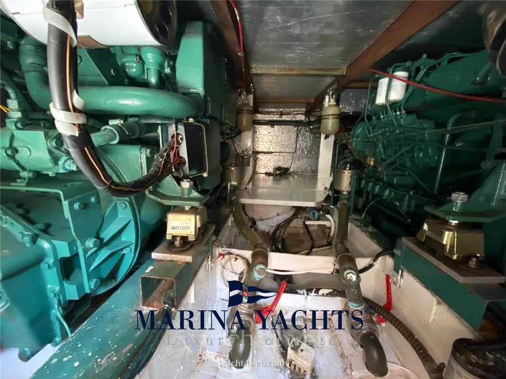 Bertram yacht 35' convertible Photo