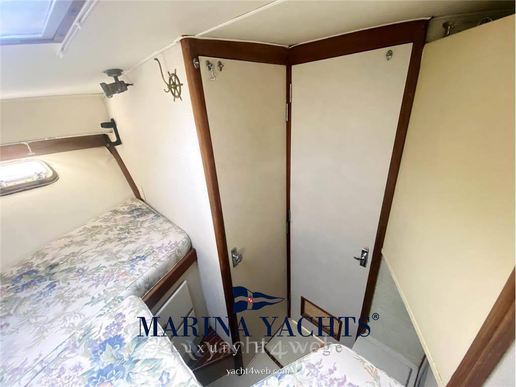 Bertram yacht 35' convertible Motor boat used for sale