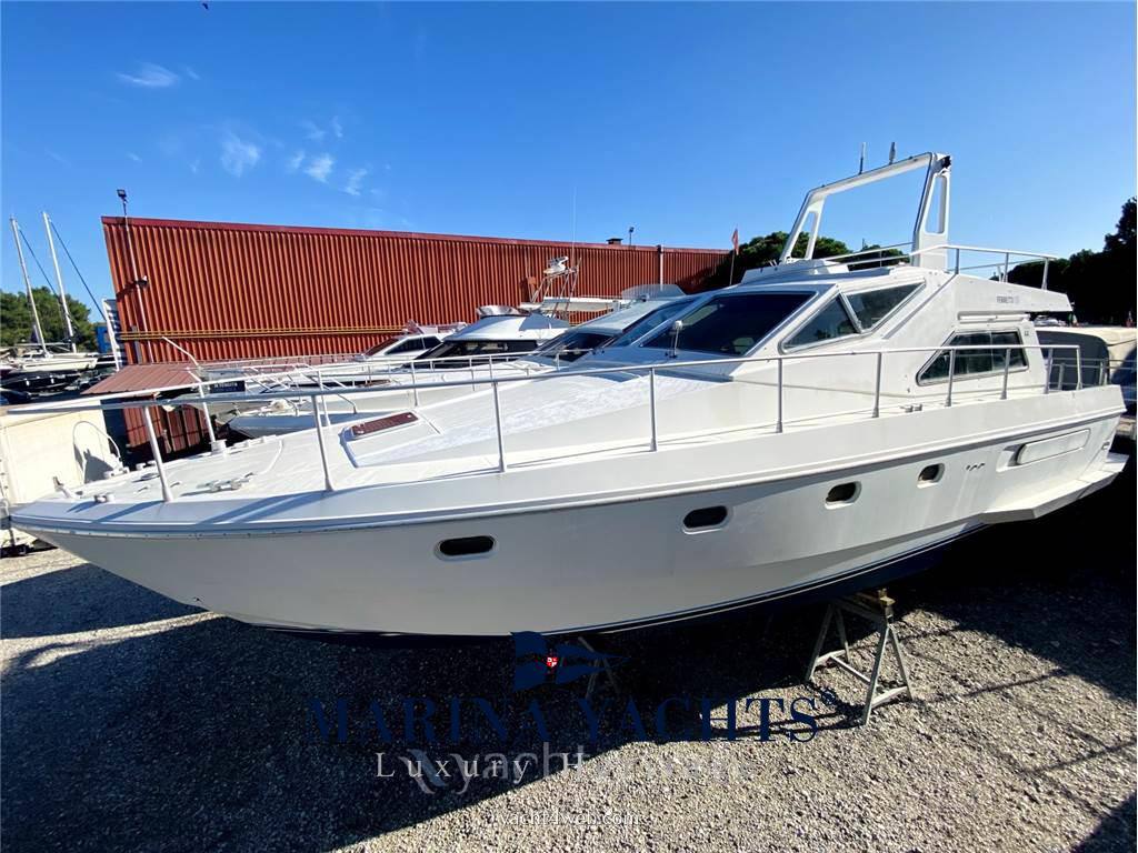 Ferretti yachts Altura 44 Флайбридж