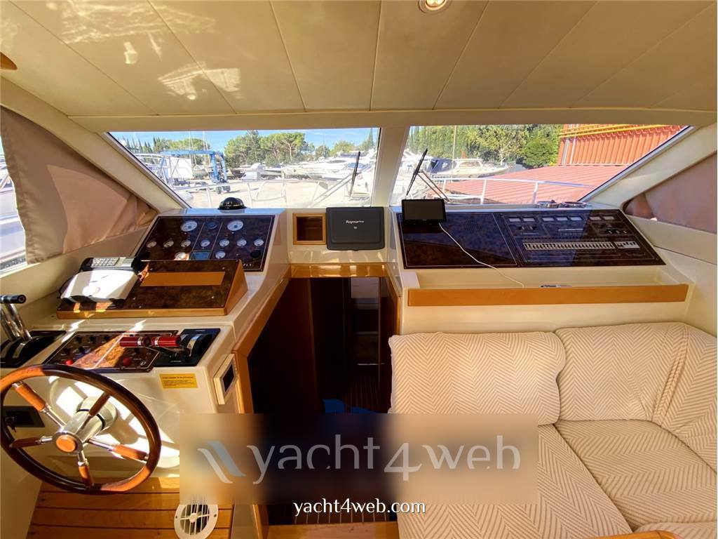 Raffaelli Typhoon 38 fly Flybridge