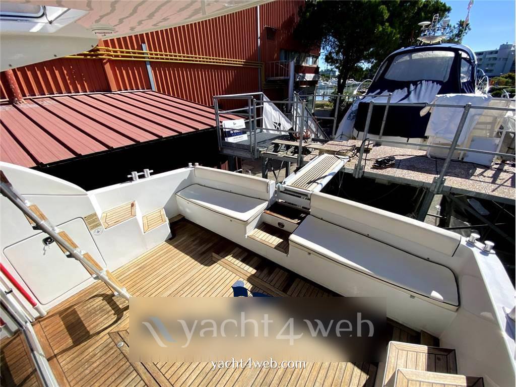 Raffaelli Typhoon 38 fly Flybridge