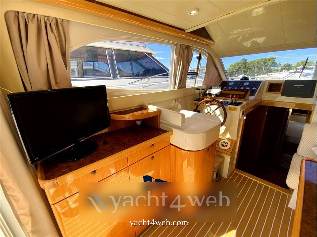 Raffaelli Typhoon 38 fly Flybridge