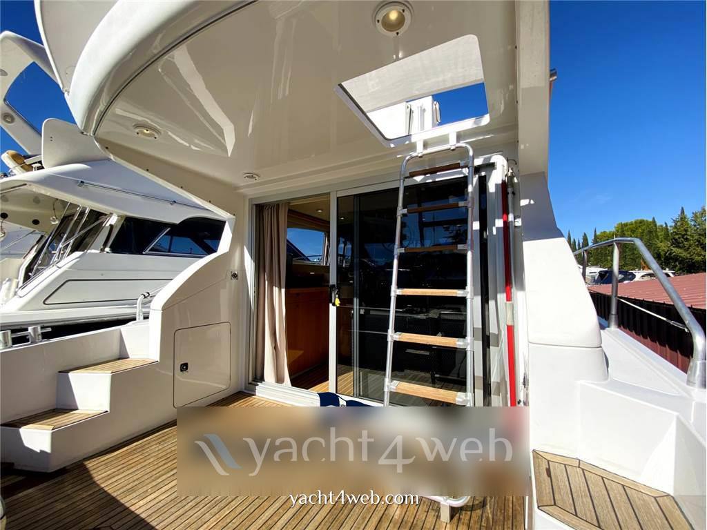 Raffaelli Typhoon 38 fly barco a motor