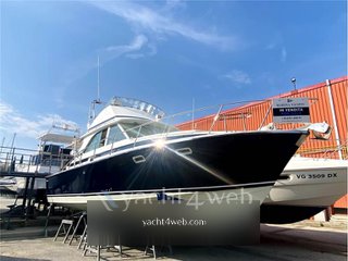 Bertram yacht 35' convertible