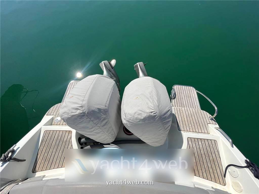 Beneteau Flyer 850 sun deck