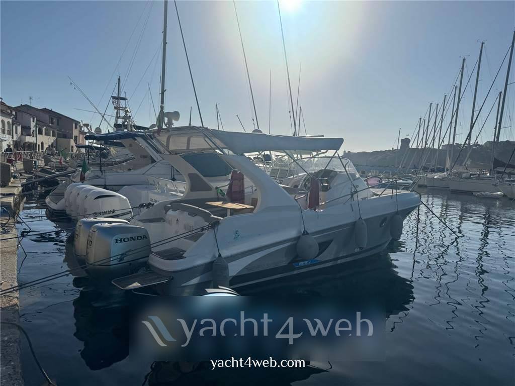 Beneteau Flyer 850 sun deck