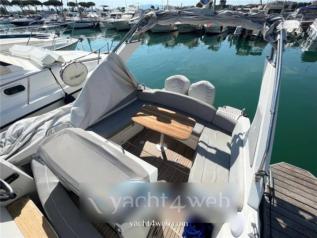 Beneteau Flyer 850 sun deck