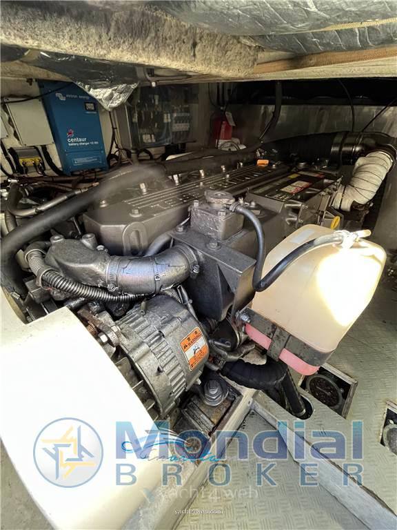 Cantieri estensi 440 goldstar fly