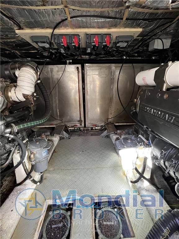 Cantieri estensi 440 goldstar fly