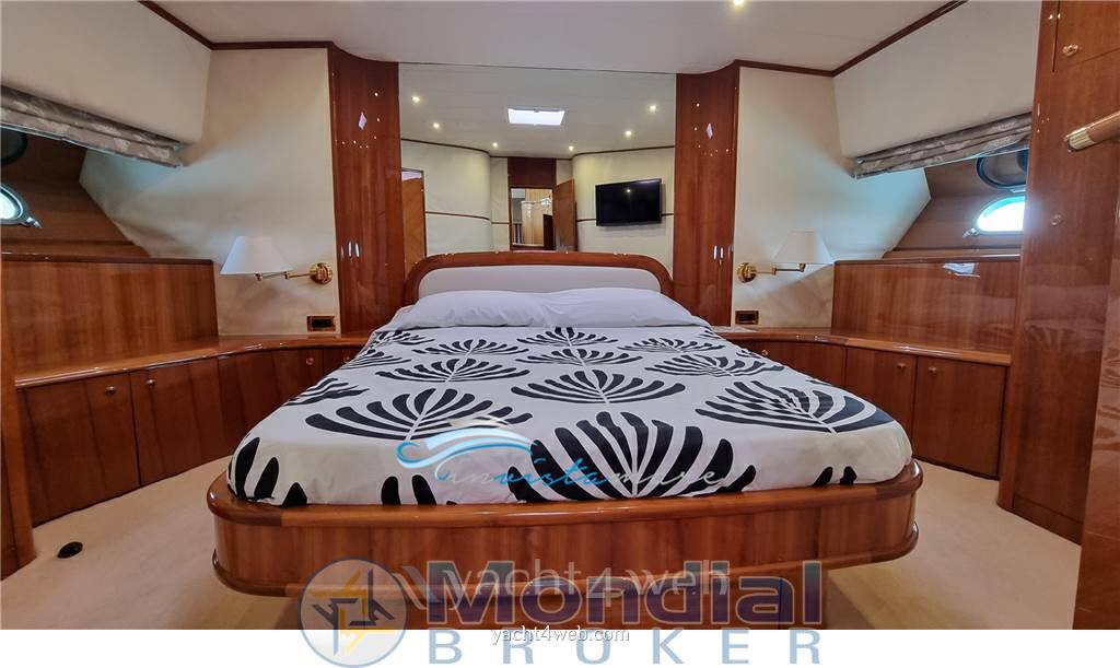 Guy couach 22 motor boat