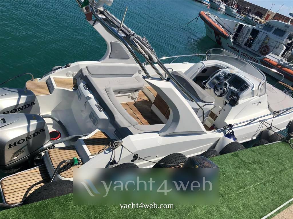 Beneteau Flyer 850 sun deck motor boat