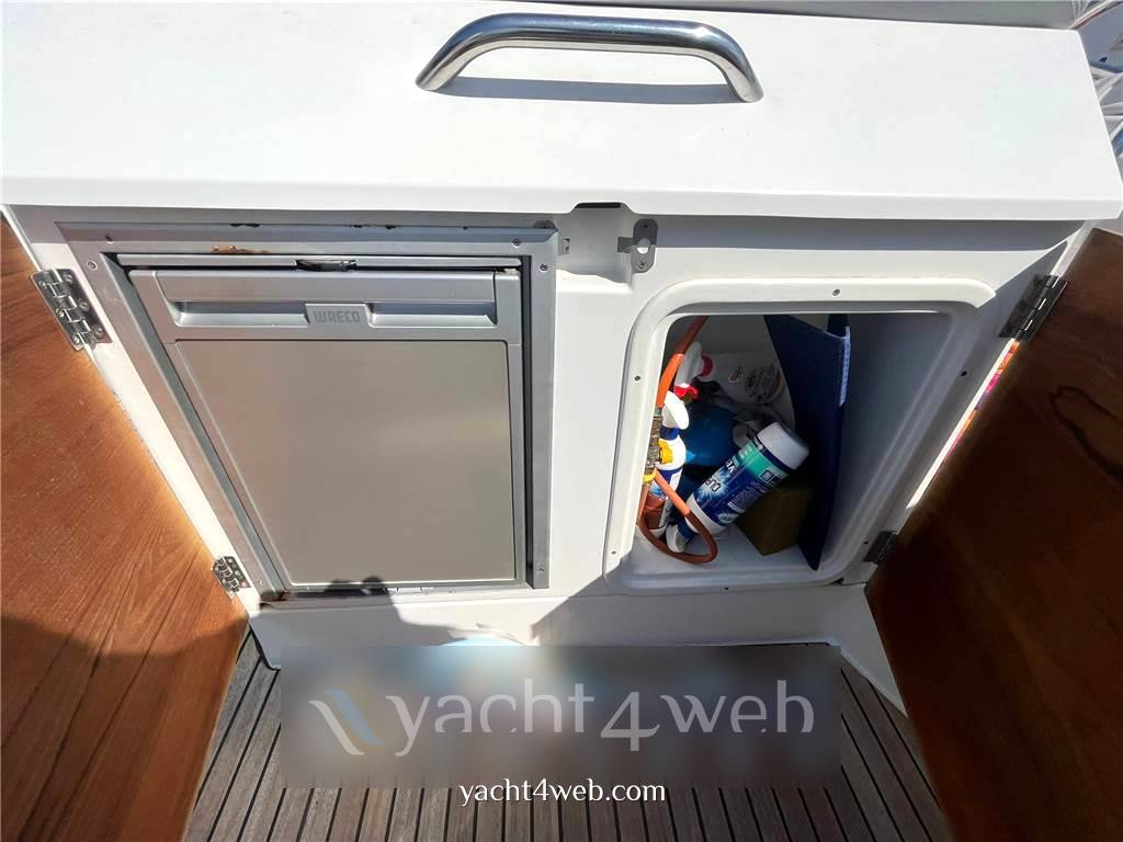 Beneteau Flyer 850 sun deck Express cruiser used