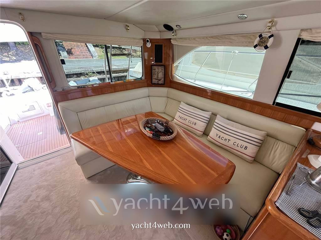Riviera marine 40 flybridge Flybridge