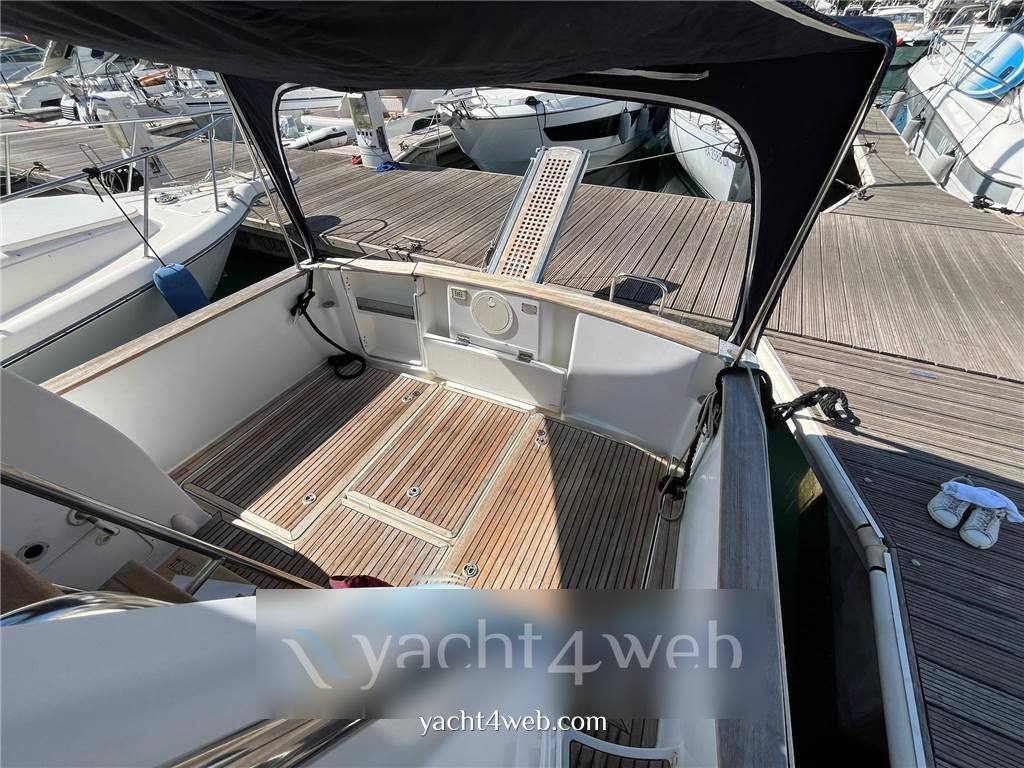 Beneteau Antares 10.80 Motor boat used for sale