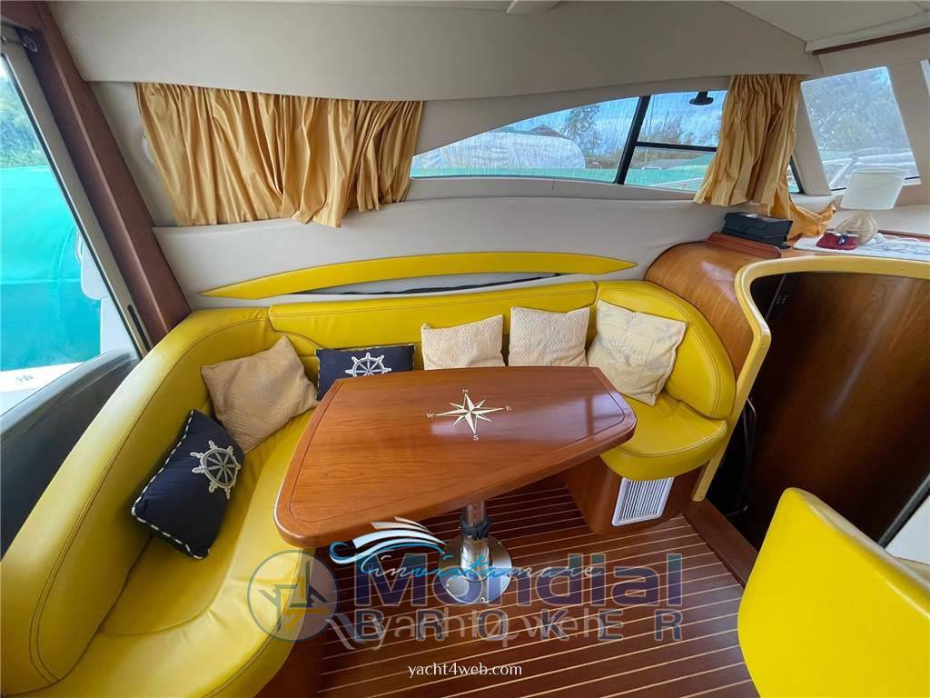 Plastik Space 360 fly motor boat