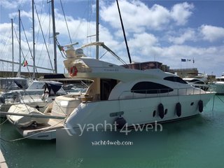 Cayman Yachts 62 fly