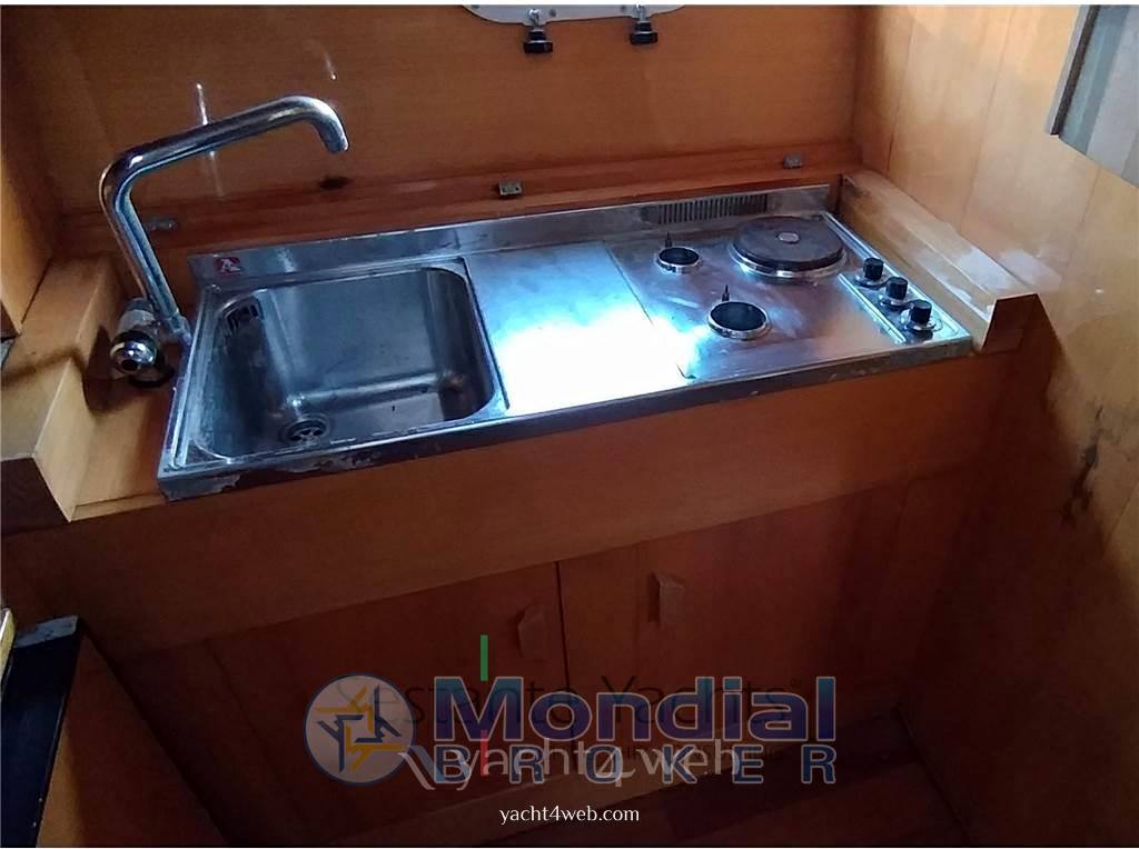 Raffaelli Typhoon fly motor boat