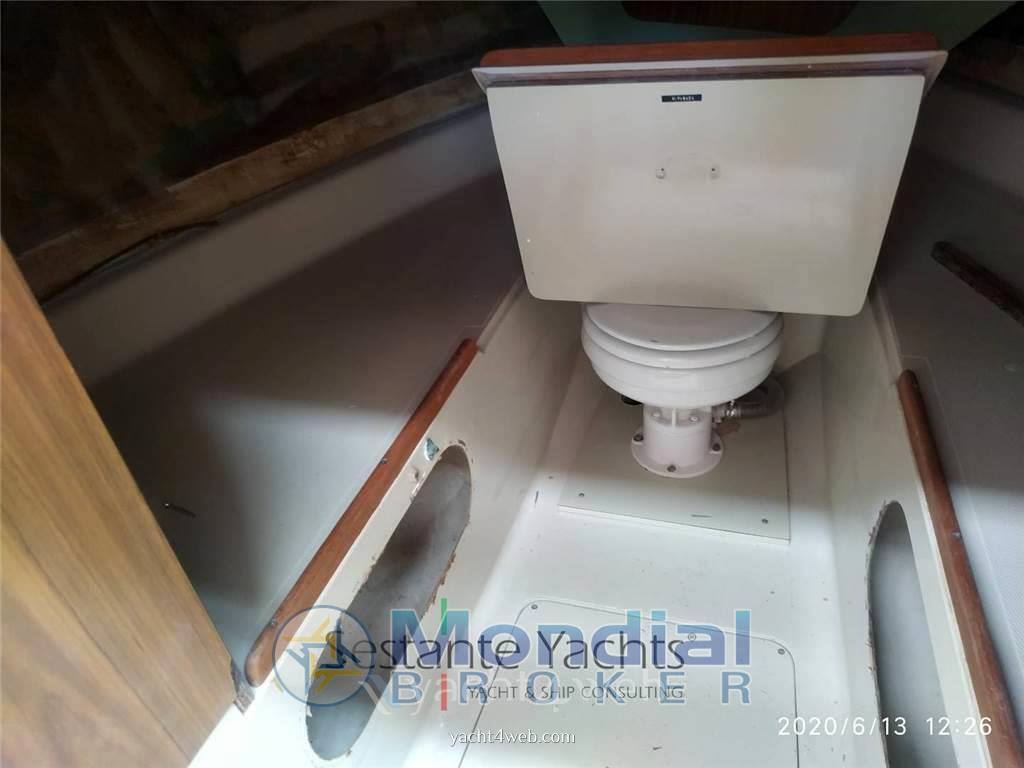 Bertram yacht 25' open motor boat