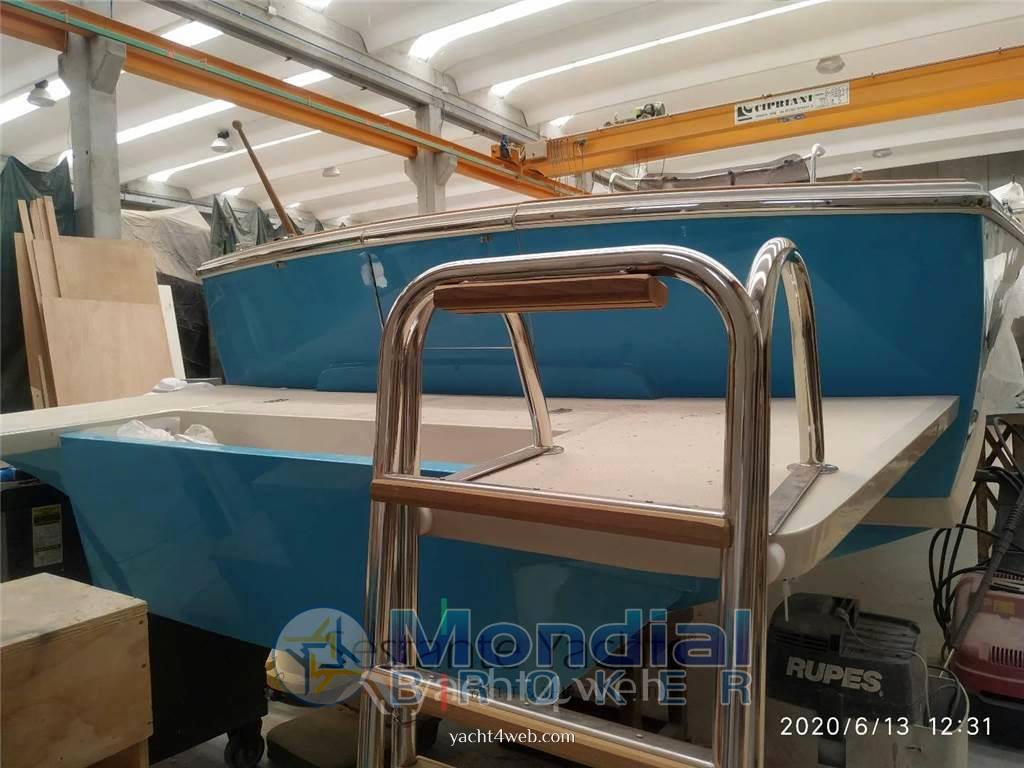 Bertram yacht 25' open Pilothouse used