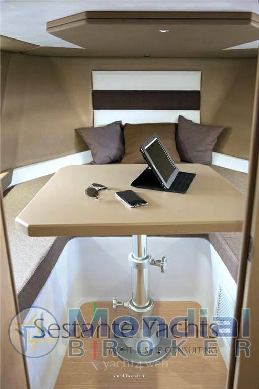 Ranieri international Next 370 sh bateau à moteur