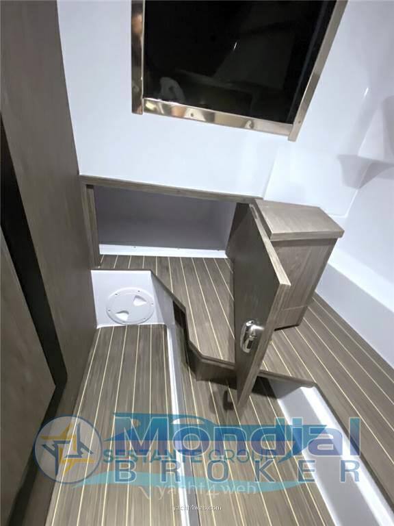 Ranieri international Cayman 28 executive fotografia