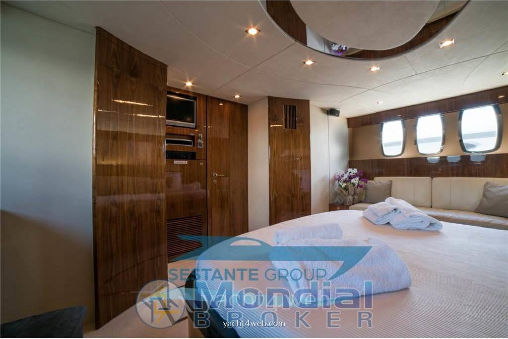Fairline Squadron 74 barca a motore
