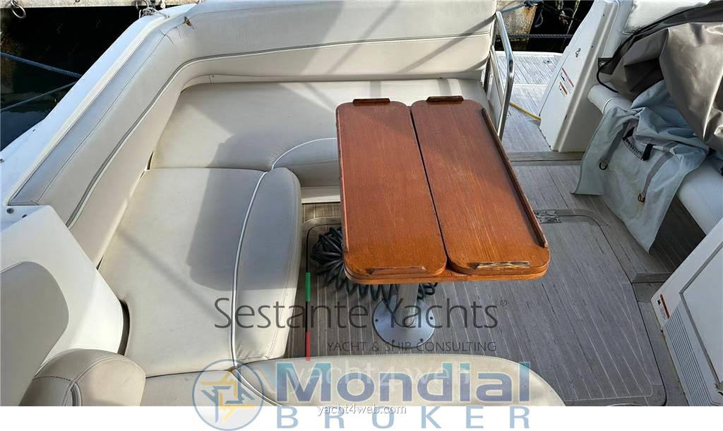 Larson boats Cabrio 330 motor boat