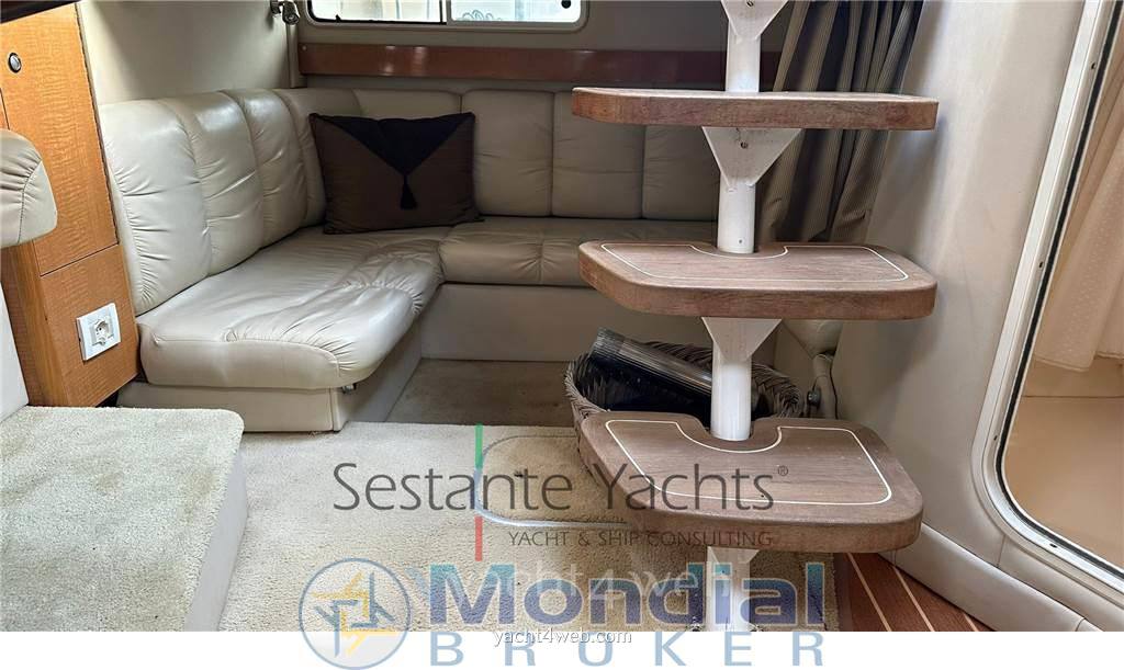 Larson boats Cabrio 330 Express cruiser used