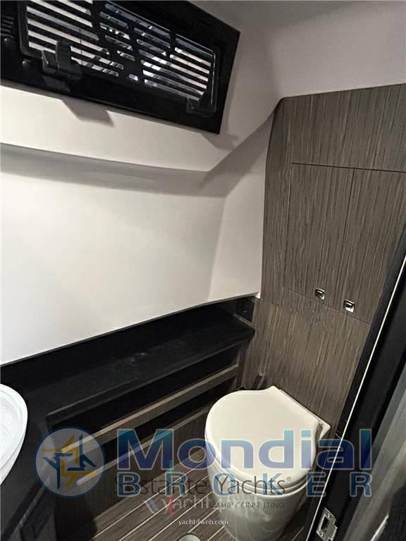 Ranieri international Cayman 35 excutive Gommone usato in vendita