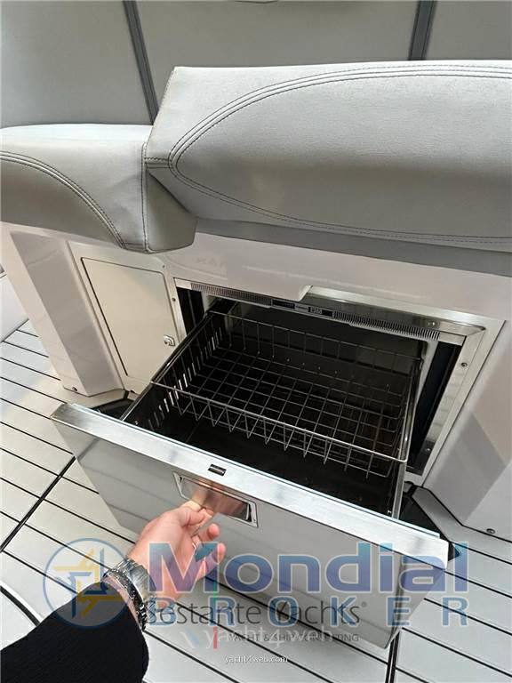 Ranieri international Cayman 35 excutive fotografia