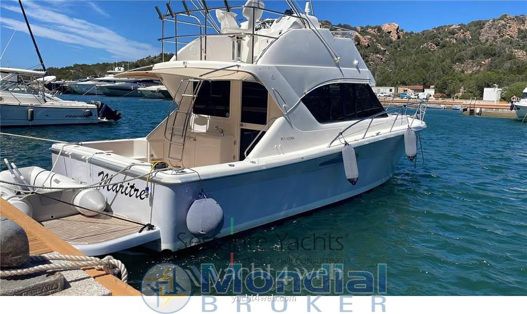 Riviera marine 33 flybridge Flybridge