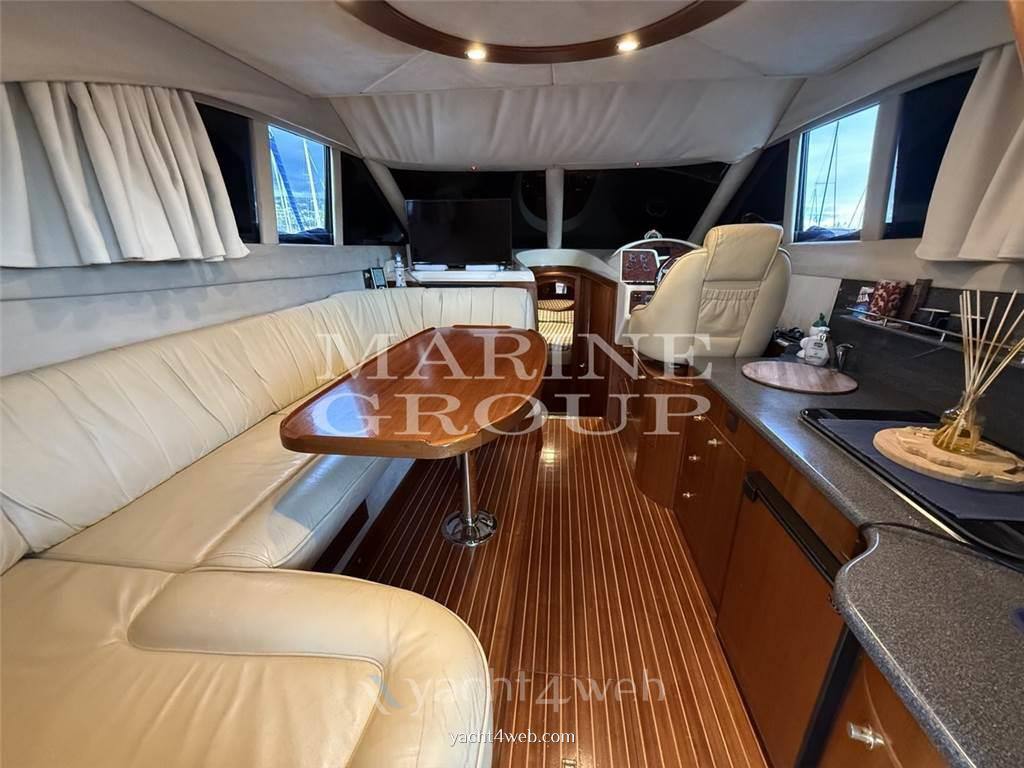 Galeon 330 fly