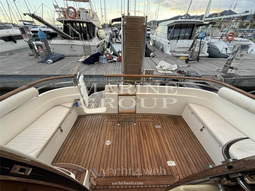 Galeon 330 fly