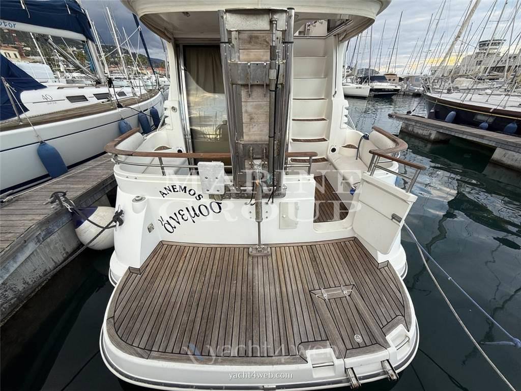 Galeon 330 fly