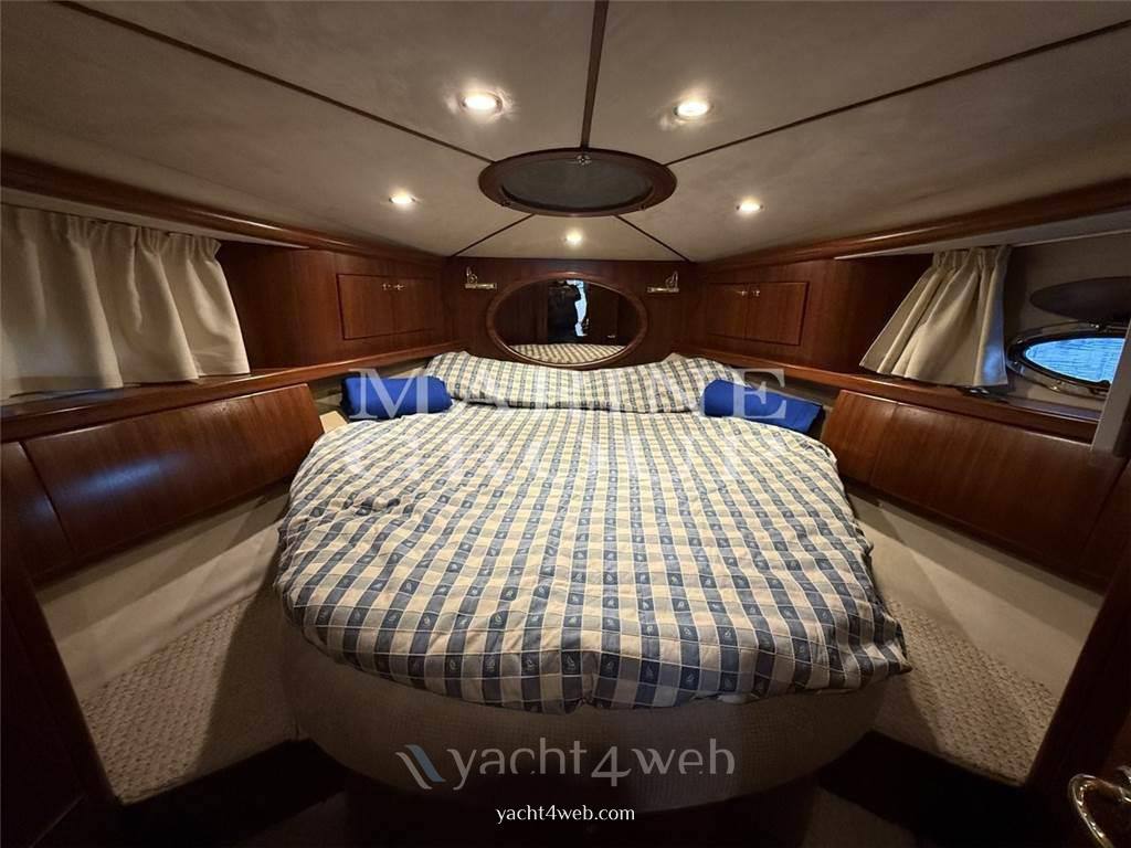Galeon 330 fly