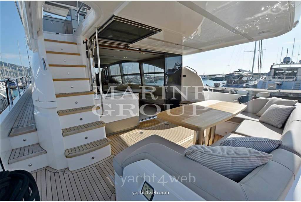 Princess yachts F70 Flybridge