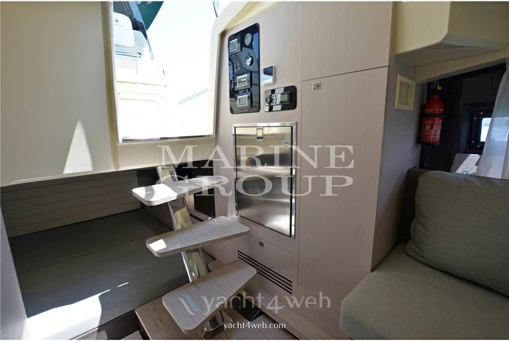 Invictus Gt320 Motor boat used for sale