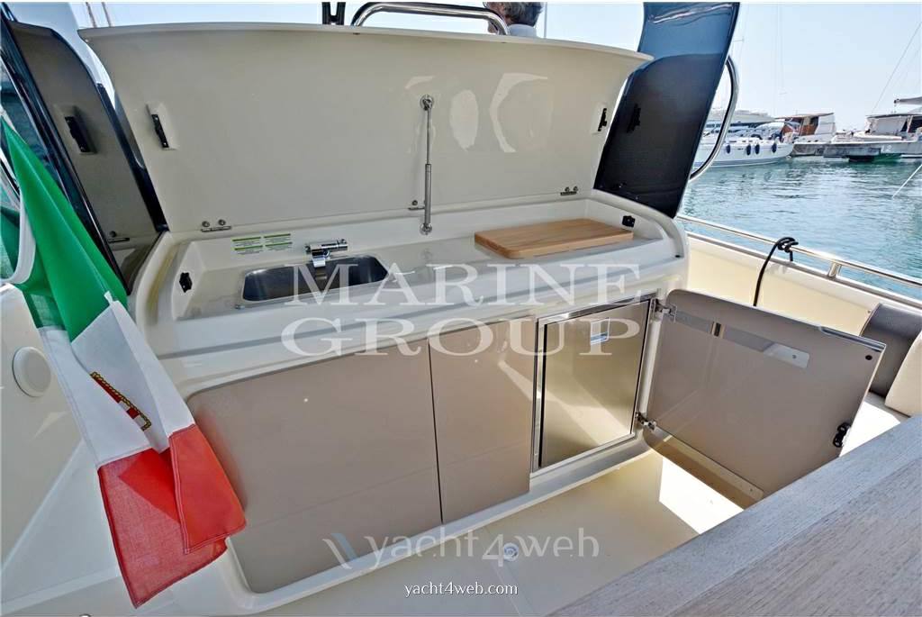 Invictus Gt320 Day cruiser used