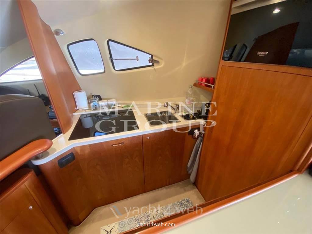 Aicon 56 fly bateau à moteur